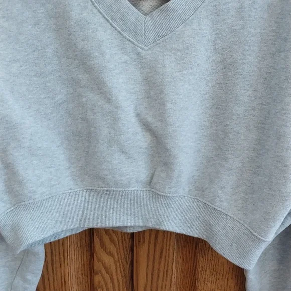 Offline By Aerie Women's Cropped V-Neck Long Sleeves Sweatshirt Size XS Gray - Picture 4 of 10